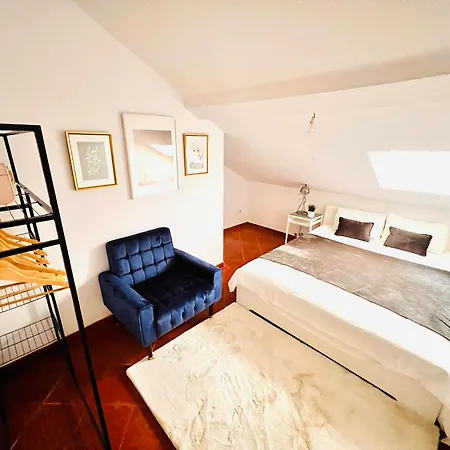 Hostel Bairro Alto, Location In Centre Lisbon