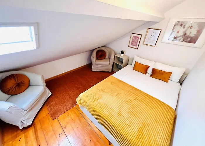 Bairro Alto, Location In Centre Лісабон