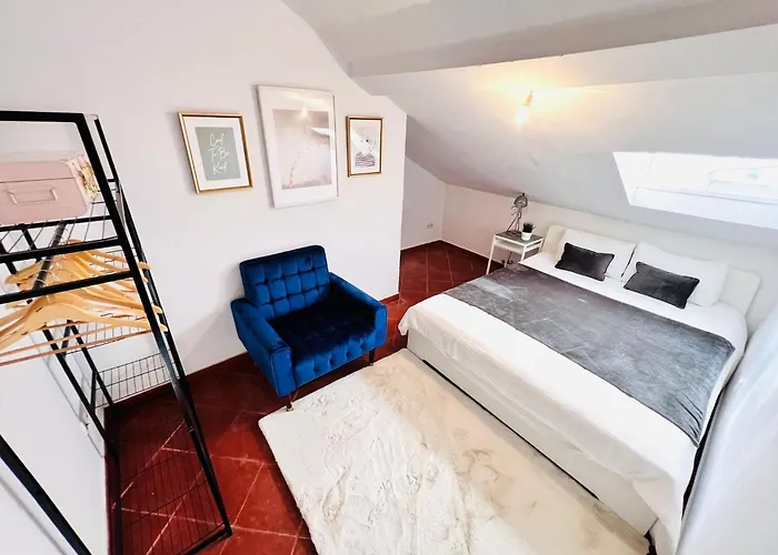 Хостел Bairro Alto, Location In Centre *