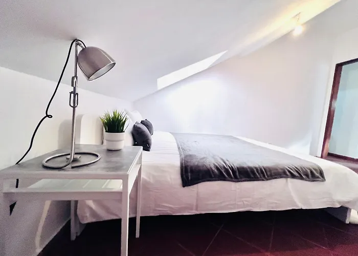 Хостел Bairro Alto, Location In Centre Лісабон