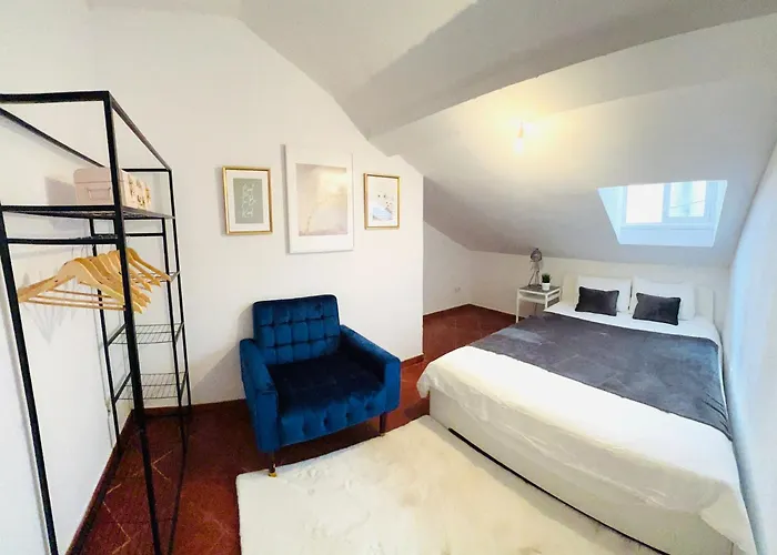 Bairro Alto, Location In Centre *