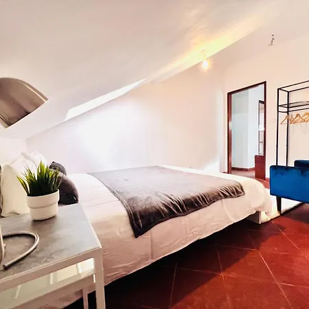 Bairro Alto, Location In Centre Ostello Lisbona